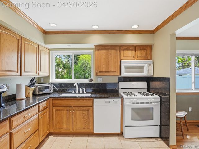 21222 Larkspur Street, Farmington, MI 48336