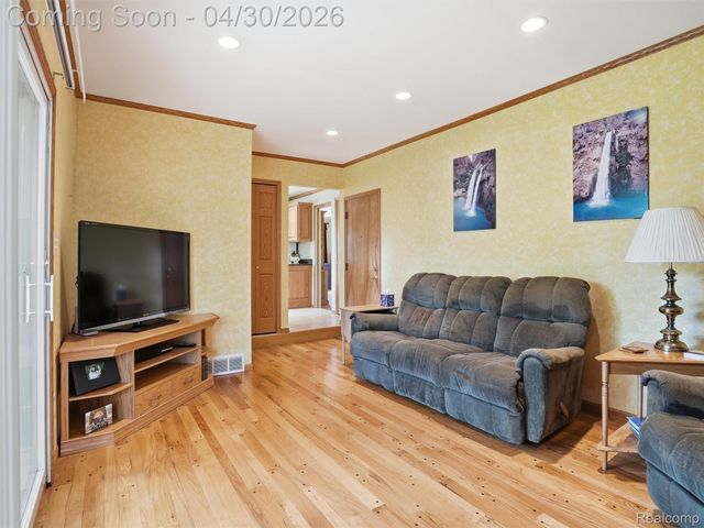 21222 Larkspur Street, Farmington, MI 48336