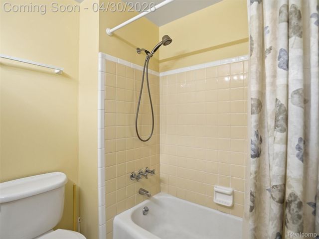 21222 Larkspur Street, Farmington, MI 48336