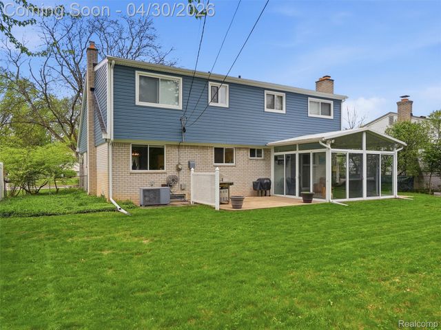 21222 Larkspur Street, Farmington, MI 48336