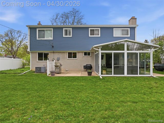 21222 Larkspur Street, Farmington, MI 48336