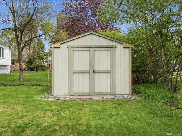 21222 Larkspur Street, Farmington, MI 48336