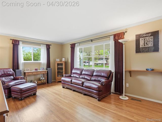 21222 Larkspur Street, Farmington, MI 48336