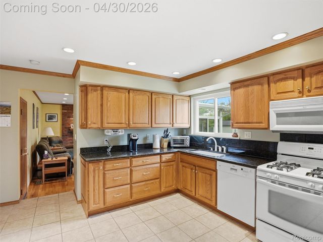21222 Larkspur Street, Farmington, MI 48336