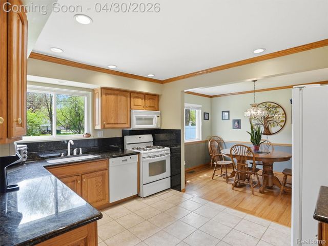 21222 Larkspur Street, Farmington, MI 48336