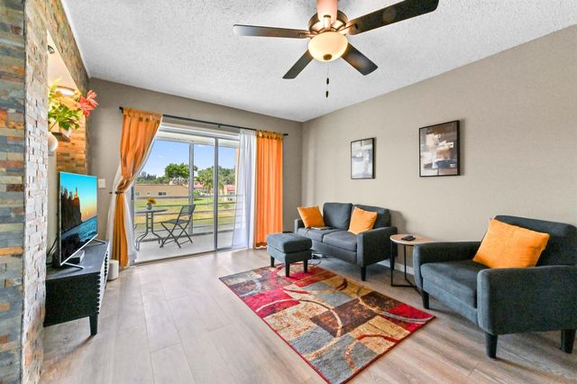 198 Lake Frances Drive, West Palm Beach, FL 33411