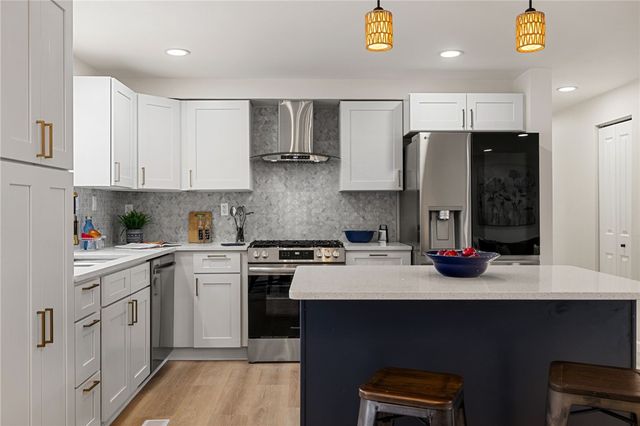 108 Mifflin Hills Dr, West Mifflin, PA 15122