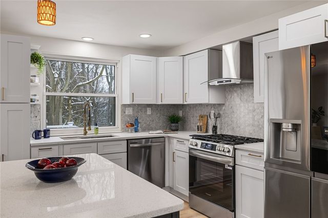 108 Mifflin Hills Dr, West Mifflin, PA 15122