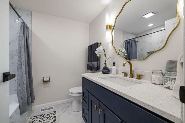 108 Mifflin Hills Dr, West Mifflin, PA 15122