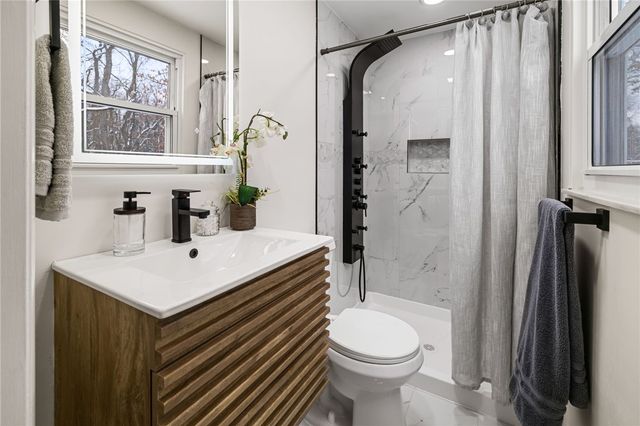 108 Mifflin Hills Dr, West Mifflin, PA 15122