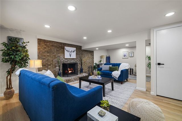 108 Mifflin Hills Dr, West Mifflin, PA 15122