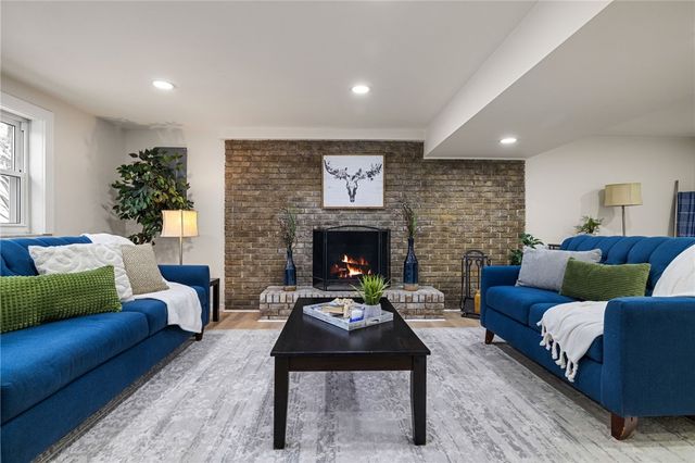 108 Mifflin Hills Dr, West Mifflin, PA 15122