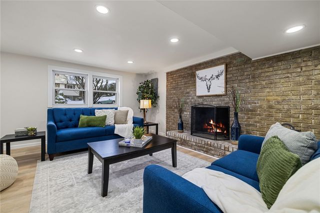 108 Mifflin Hills Dr, West Mifflin, PA 15122