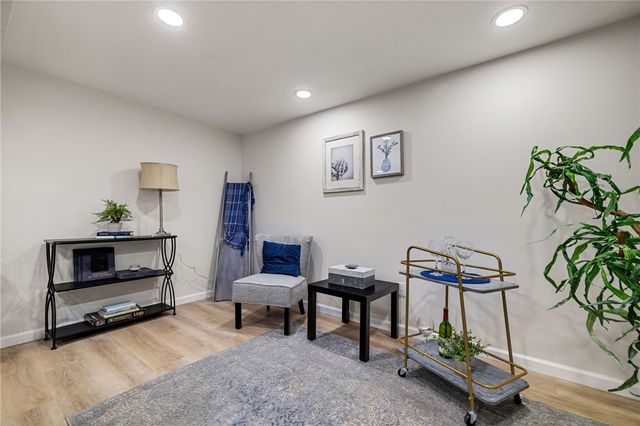 108 Mifflin Hills Dr, West Mifflin, PA 15122