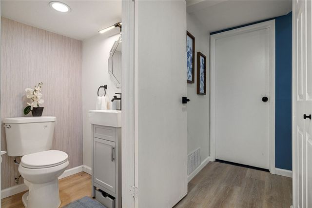 108 Mifflin Hills Dr, West Mifflin, PA 15122