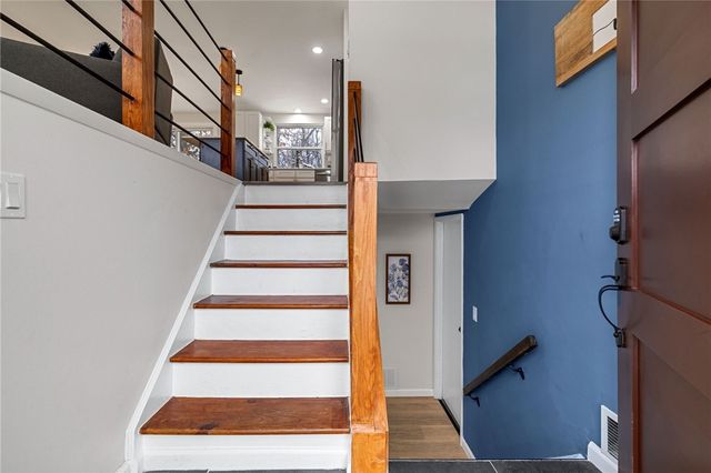 108 Mifflin Hills Dr, West Mifflin, PA 15122