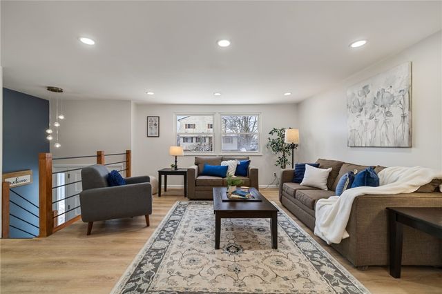 108 Mifflin Hills Dr, West Mifflin, PA 15122