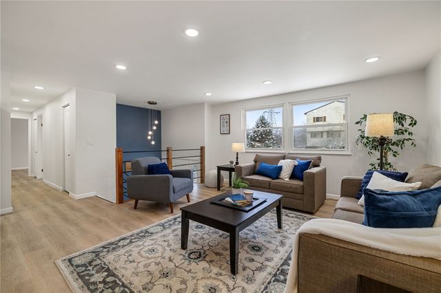 108 Mifflin Hills Dr, West Mifflin, PA 15122