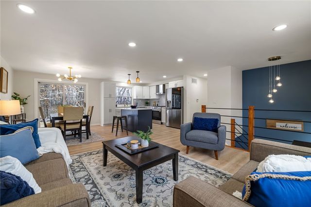 108 Mifflin Hills Dr, West Mifflin, PA 15122