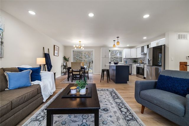 108 Mifflin Hills Dr, West Mifflin, PA 15122