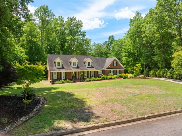 208 Cedar Dale Drive, Central, SC 29630