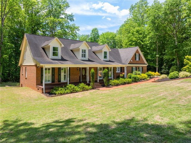 208 Cedar Dale Drive, Central, SC 29630