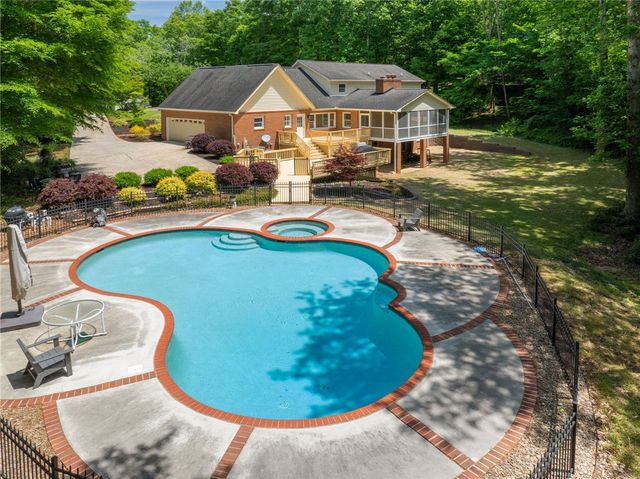 208 Cedar Dale Drive, Central, SC 29630