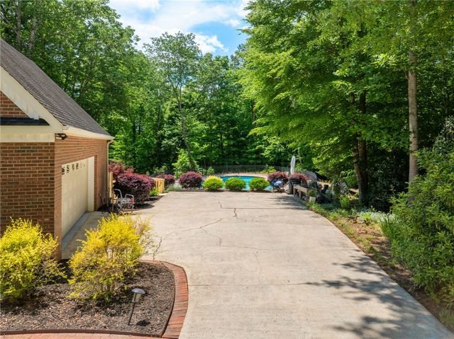 208 Cedar Dale Drive, Central, SC 29630