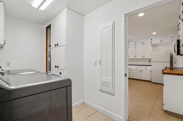 1215 W Walnut St, Lodi, CA 95240