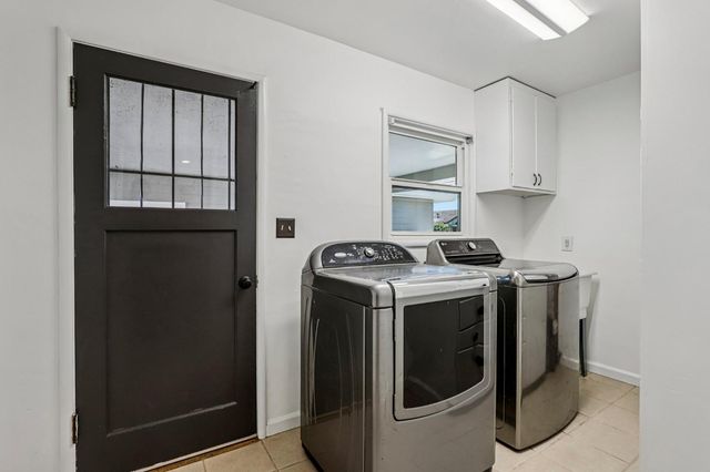 1215 W Walnut St, Lodi, CA 95240