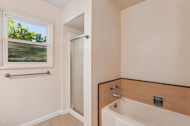 1215 W Walnut St, Lodi, CA 95240