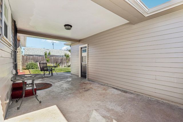 1215 W Walnut St, Lodi, CA 95240