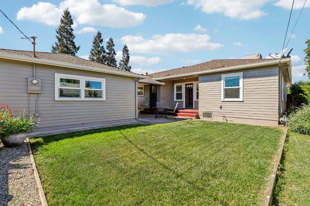 1215 W Walnut St, Lodi, CA 95240