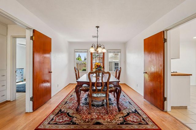 1215 W Walnut St, Lodi, CA 95240