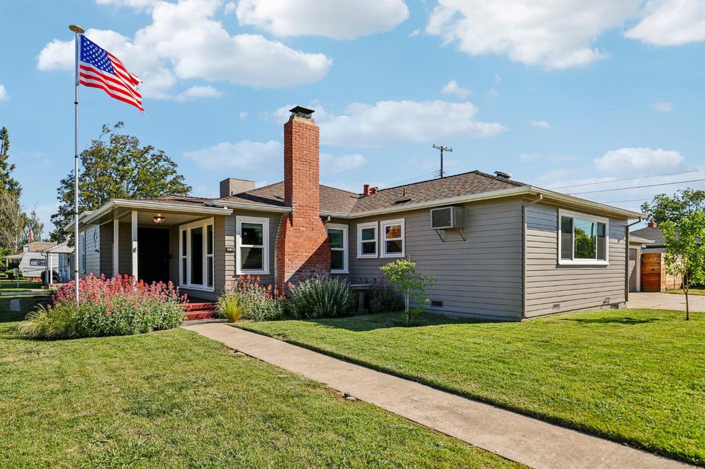 1215 W Walnut St, Lodi, CA 95240