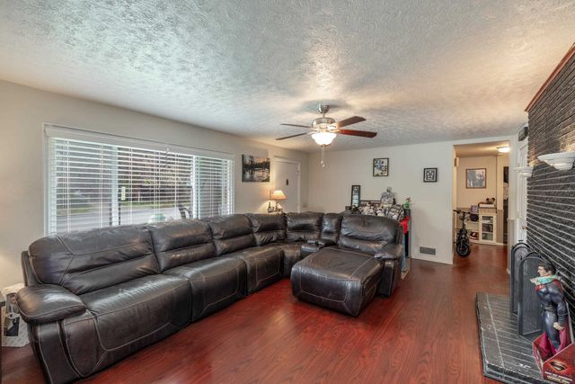 902 S Freya St, Spokane, WA 99202