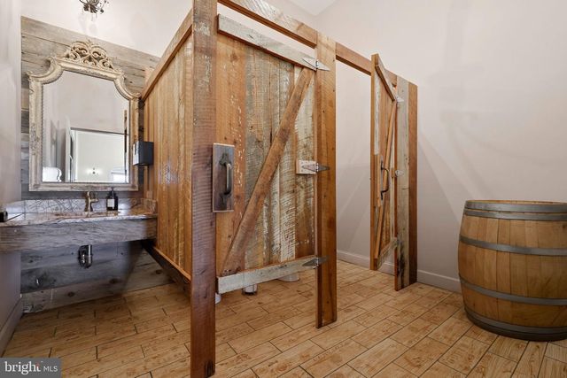 38593 DAYMONT LN, Waterford, VA 20197