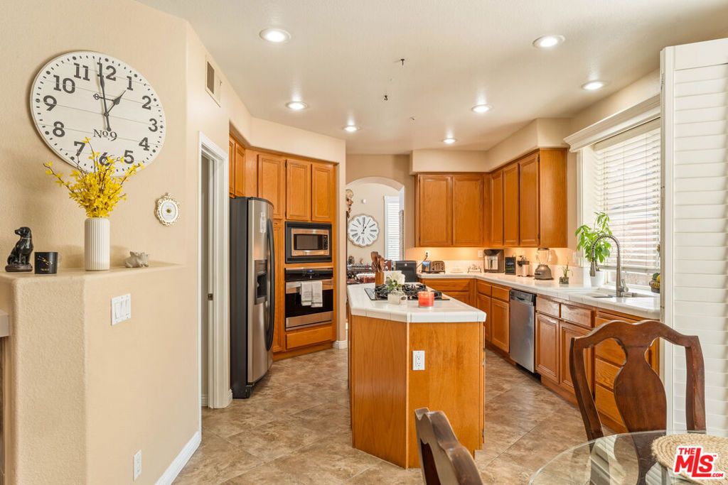 Image 12 of property listing at 14834 Shetland Lane, Fontana, CA 92336