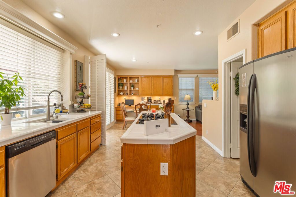 Image 14 of property listing at 14834 Shetland Lane, Fontana, CA 92336