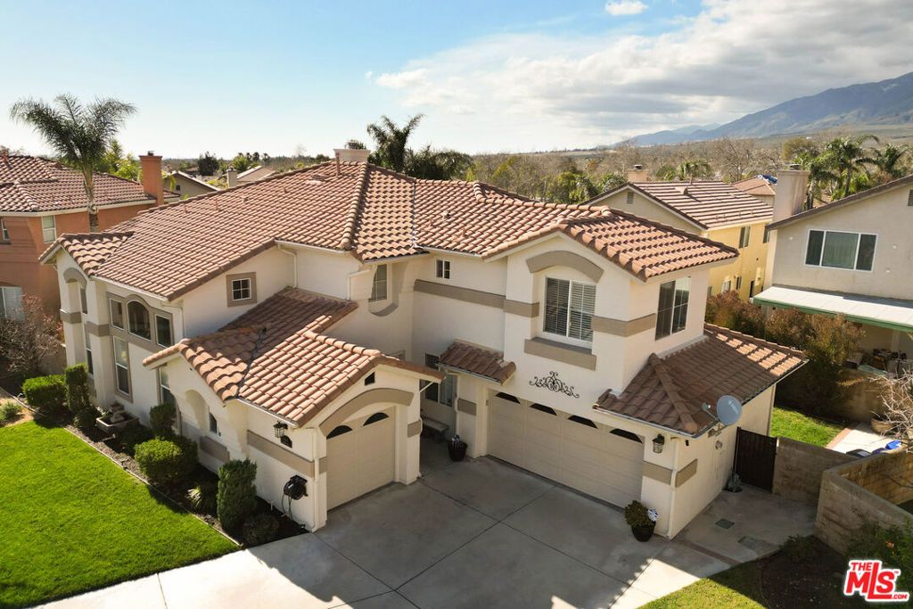 Image 2 of property listing at 14834 Shetland Lane, Fontana, CA 92336