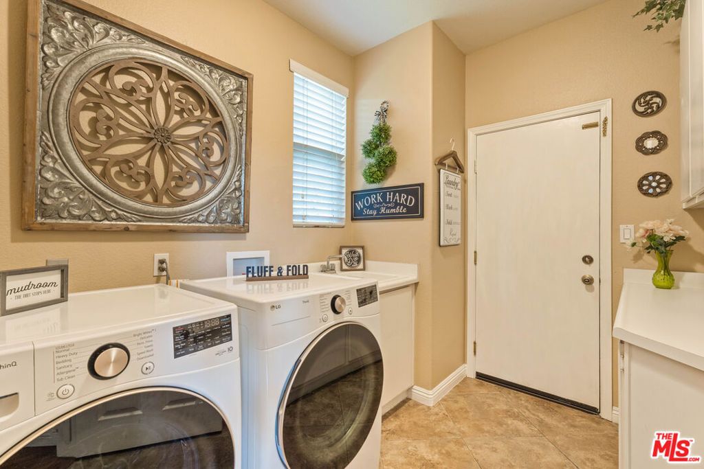 Image 24 of property listing at 14834 Shetland Lane, Fontana, CA 92336