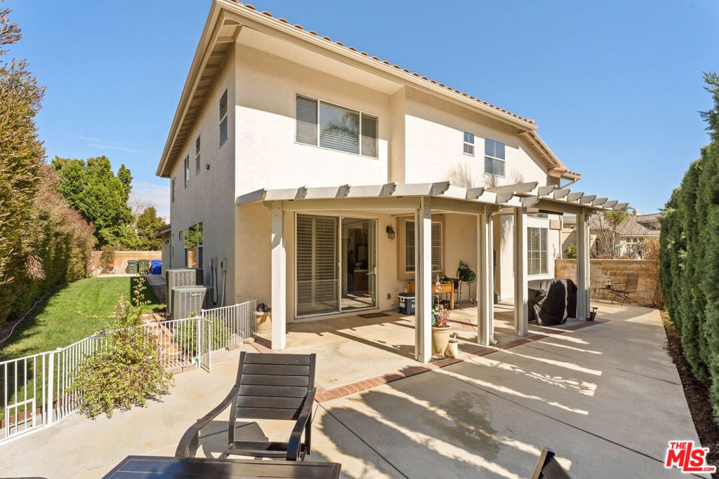 Image 38 of property listing at 14834 Shetland Lane, Fontana, CA 92336