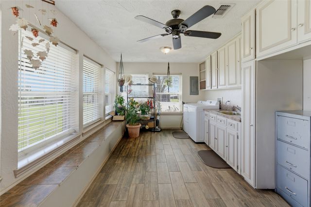 911 Mcvoid Road, Springtown, TX 76082