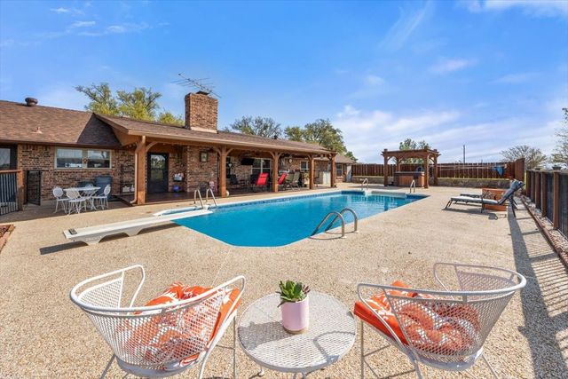 911 Mcvoid Road, Springtown, TX 76082