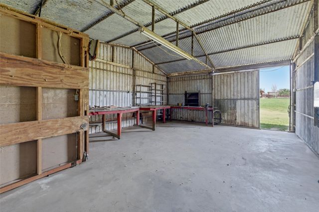 911 Mcvoid Road, Springtown, TX 76082