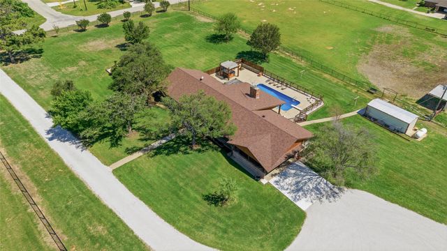 911 Mcvoid Road, Springtown, TX 76082