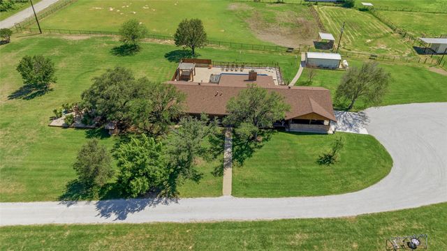 911 Mcvoid Road, Springtown, TX 76082