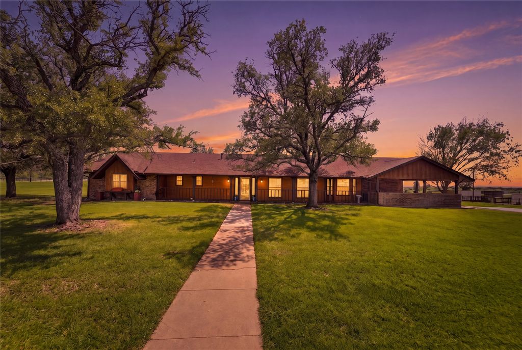 911 Mcvoid Road, Springtown, TX 76082
