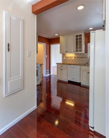 1501 Vancouver Avenue, Burlingame, CA 94010