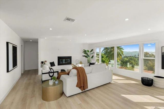 874 Hacienda Drive, El Cajon, CA 92020